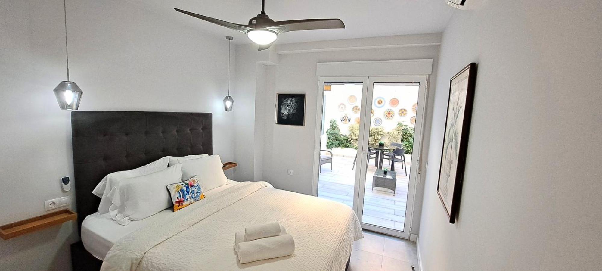 New! Renovated, Centrally Located, Private Entrance, Terrace Apartment Valencia Exterior photo