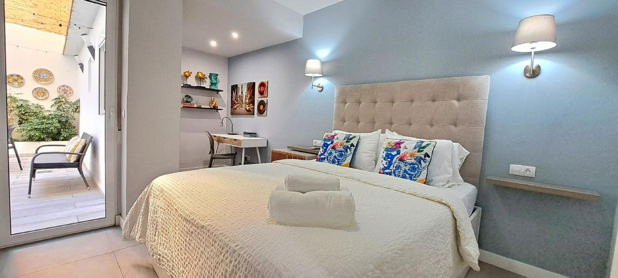 New! Renovated, Centrally Located, Private Entrance, Terrace Apartment Valencia Exterior photo
